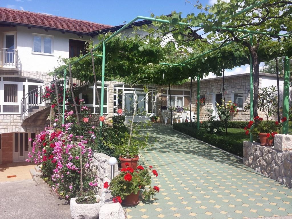 Pansion Pero Elez Medjugorje Hotell Exteriör bild